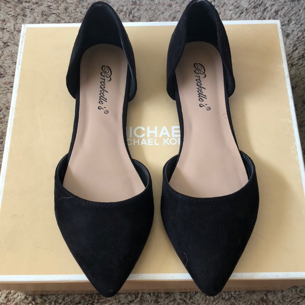 Never worn Breckelle’s Black flats